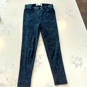 Girls ribbed cotton on leggings. Size 5. Color black/grey.